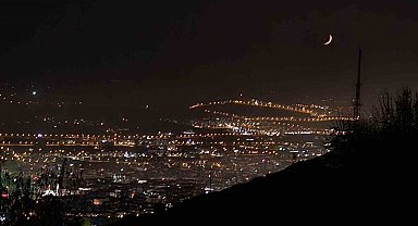 Elazığ'da hilal ay hayran bıraktı