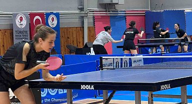 Elazığ'da masa tenisi kadın takımından büyük başarı