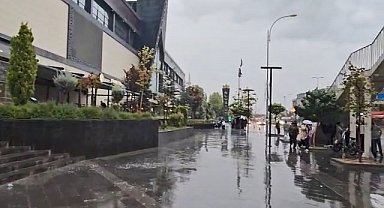 Elazığ'da sağanak ve fırtına etkili oldu