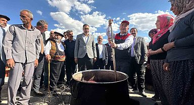 Elazığ'da Vali Hatipoğlu orcik yaptı, kadınlardan "Öyle karıştırılmaz" itirazı geldi