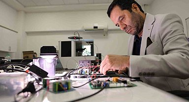 Türk profesörden milli yenilik: Işığı dalga boylarına ayıran cihaz dünya pazarında