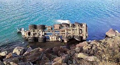 Elazığ'da beton mikseri göle uçtu: 1 yaralı