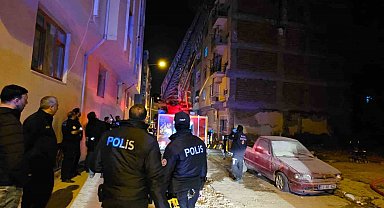 Elazığ'da çatı yangını: 1 kişi dumandan etkilendi