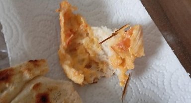 Elazığ'da ekmeğin içerisinden odun parçaları çıktı