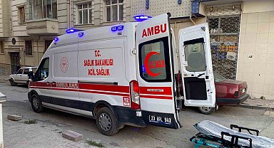 Elazığ'da kendi boğazını kesen kadın ağır yaralandı