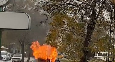 Elazığ'da seyir halindeyken yanan otomobil kullanılamaz hale geldi