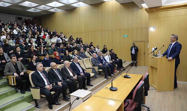 FÜ'de "Atatürk'ün İleri Görüşlülüğü" konferansı