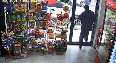 Kapıyı fark etmedi, kafasıyla camı kırdı