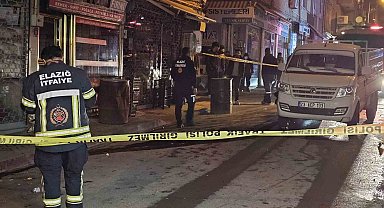 Motosikletin çarptığı pikabın yakıt deposu delindi: Yol trafiğe kapatıldı