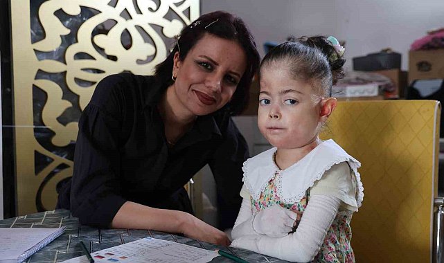 Zorlukları aşan küçük yürek: Fatma'nın okuma sevgisi evde filizleniyor
