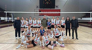 Elazığ Belediyespor Kadın Voleybol Takımı dolu dizgin gidiyor