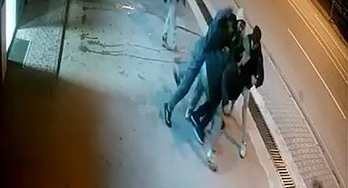 Elazığ'da 4 kişi 1 kişiye saldırdı: Hırsını alamayan saldırganlardan biri şahsın kulağı ısırarak kopardı