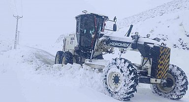 Elazığ'da 423 köy yolu ulaşıma kapandı, ekiplerin çalışması sürüyor