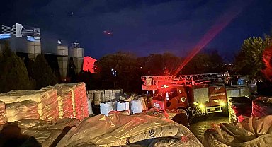 Yalıtım fabrikasında yangın: 16 kişi dumandan etkilendi