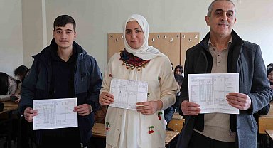 Bir okul, üç nesil, tek karne günü