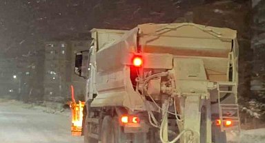 Elazığ Belediyesi karla mücadele çalışmalarını sürdürüyor