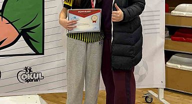 Elazığ'a bilek güreşinde 3 madalya