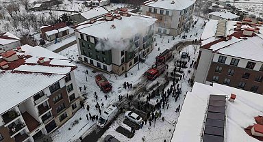 Elazığ'da apartman dairesinde yangın: 11 kişi dumandan etkilendi