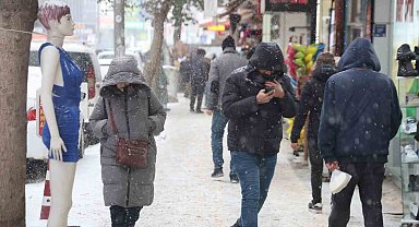 Elazığ'da beklenen kar yağışı başladı