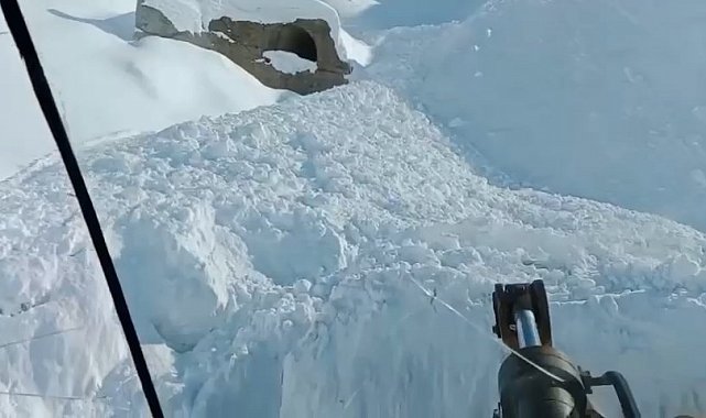 Elazığ'da çığ düşmesi sonucu kapanan geçit açıldı