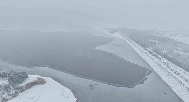 Elazığ'da Cip Baraj Gölü'nün bazı kısımları buz tuttu