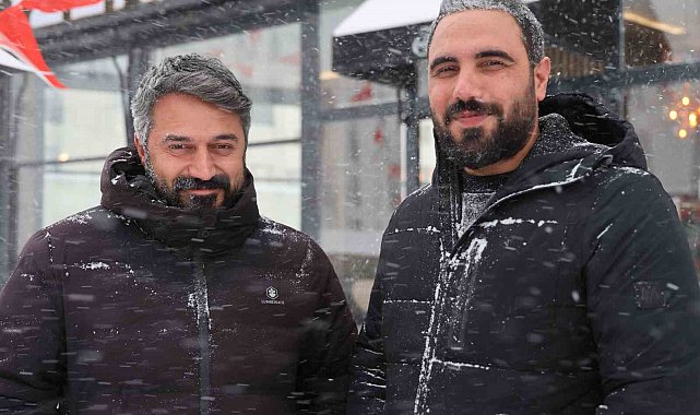 Elazığ'da doğaseverin köpeklerle zor anları dron kamerasında