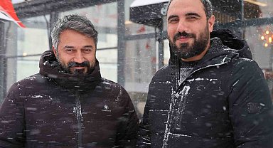 Elazığ'da doğaseverin köpeklerle zor anları dron kamerasında