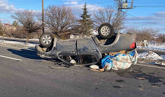 Elazığ'da pikap takla attı: 3 yaralı