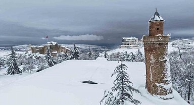 Medeniyetlerin beşiği Harput beyaza büründü, kartpostallık görüntüler oluştu