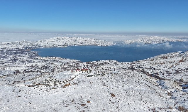 Türkiye'nin göl manzaralı kayak tesisine, fırtına engeli