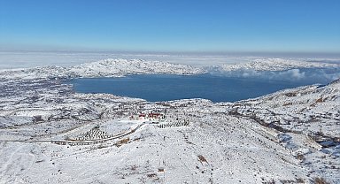 Türkiye'nin göl manzaralı kayak tesisine, fırtına engeli