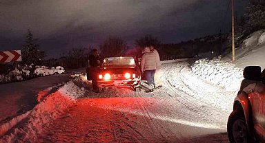 Yolda mahsur kalan vatandaşın yardımına belediye ekipleri yetişti