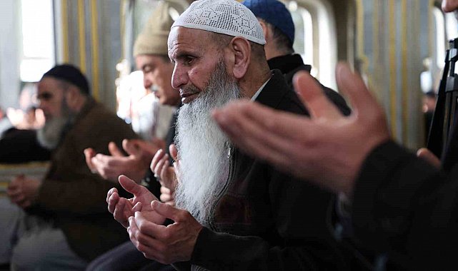 Elazığ'da depremde hayatını kaybedenler dualarla anıldı