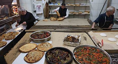 Elazığ'da fırıncıların yoğun 'Ramazan' mesaisi
