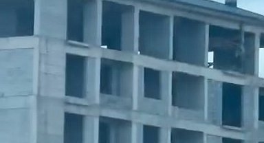 Elazığ'da inşaat işçilerinin tehlikeli çalışması kameraya yansıdı