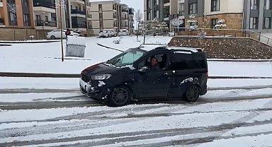 Elazığ'da kar yağışından dolayı araçlar yolda kaldı