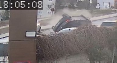 Elazığ'da otomobilin ters döndüğü kazanın görüntüleri ortaya çıktı