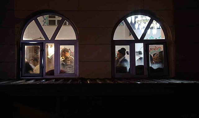 Elazığ'da Ramazan ayının ilk teravihinde camiler dolup taştı