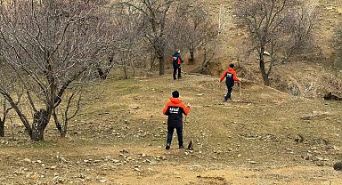 Kayıp yaşlı adam 51 kişilik ekiple aranıyor