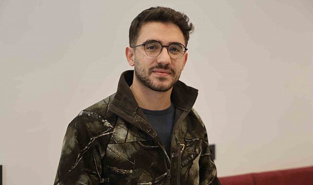 Sipariş ettiği dürümün içerisine sakalının kıllarını koydu, hesap ödemeden çıktı