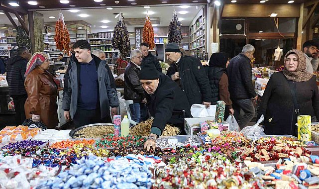 Elazığ'da bayram şekerleri tezgahlardaki yerini aldı