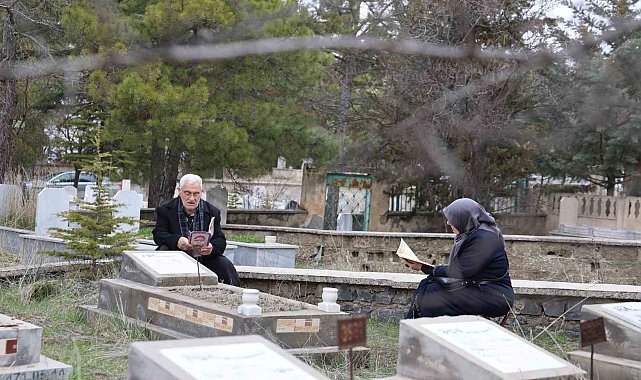Elazığ'da mezarlıklarda ziyaretçi yoğunluğu