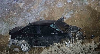 Elazığ'da otomobil şarampole uçtu: 2'si ağır 5 yaralı