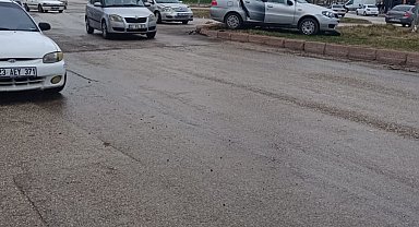 Elazığ'da otomobiller çarpıştı: 3 yaralı