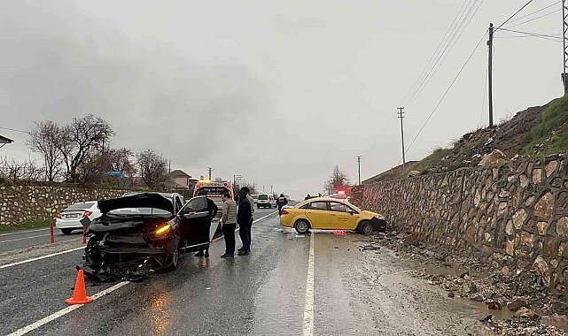 Elazığ'da trafik kazası: 2 yaralı