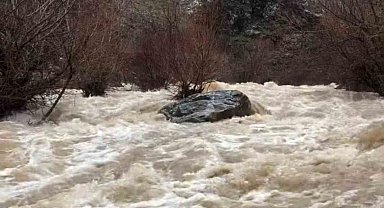 Elazığ'da yağış sonrası dereler coştu