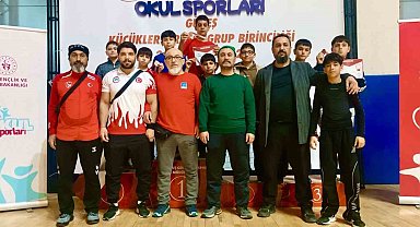 Elazığlı küçük güreşçilerden büyük başarı