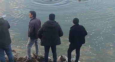 Baraj gölüne uçan otomobildeki sürücüyü ekipler kurtardı