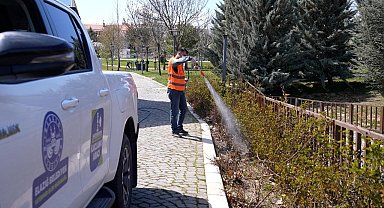 Elazığ'da haşereyle mücadele sürüyor