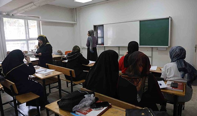 Elazığ'da okuma-yazma kursuna yoğun ilgi